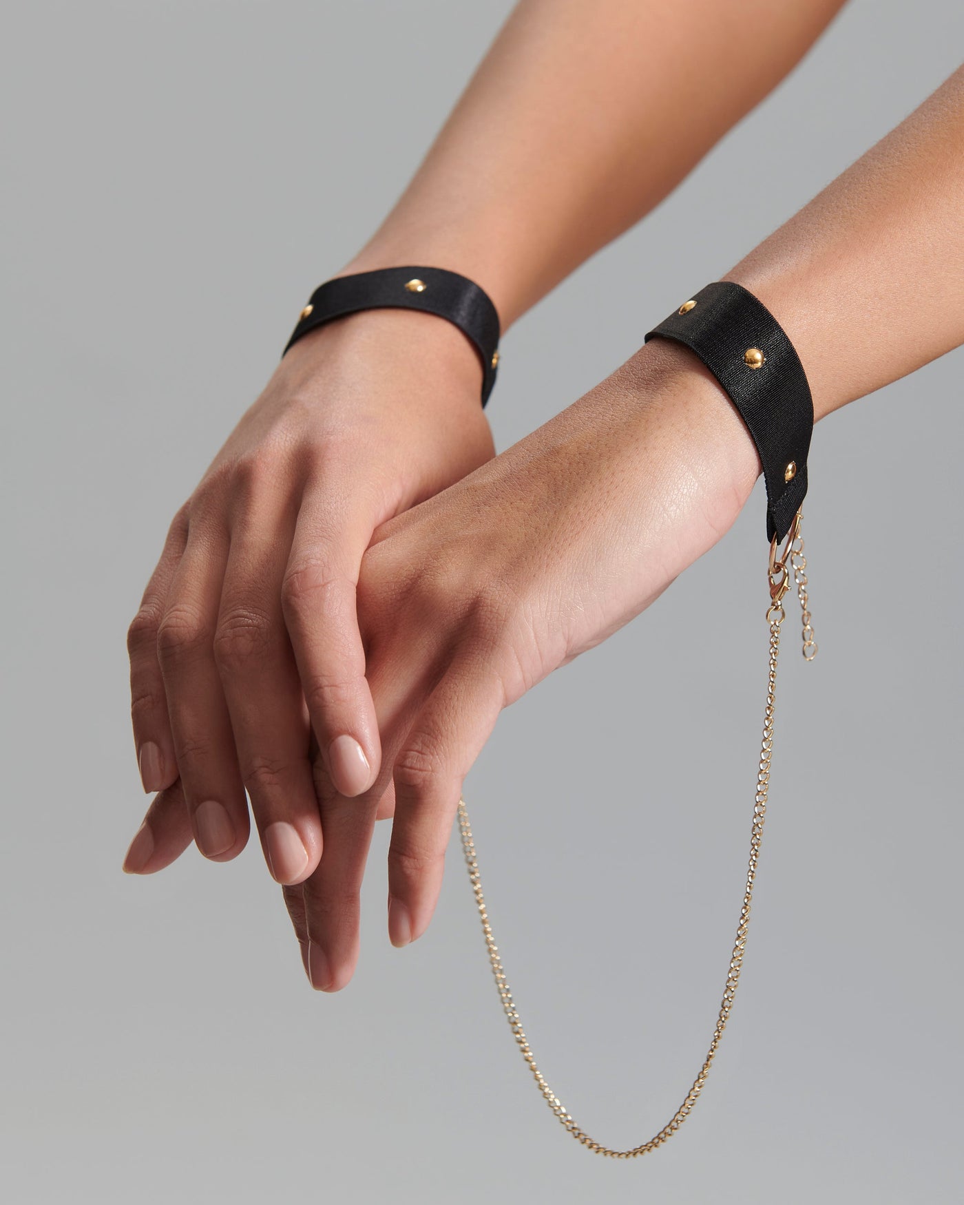 Sana Cuffs Black